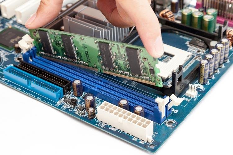 Como Colocar Una Memoria Ram