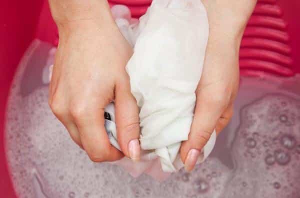 Como Quitar El Pegamento De Las Etiquetas en La Ropa