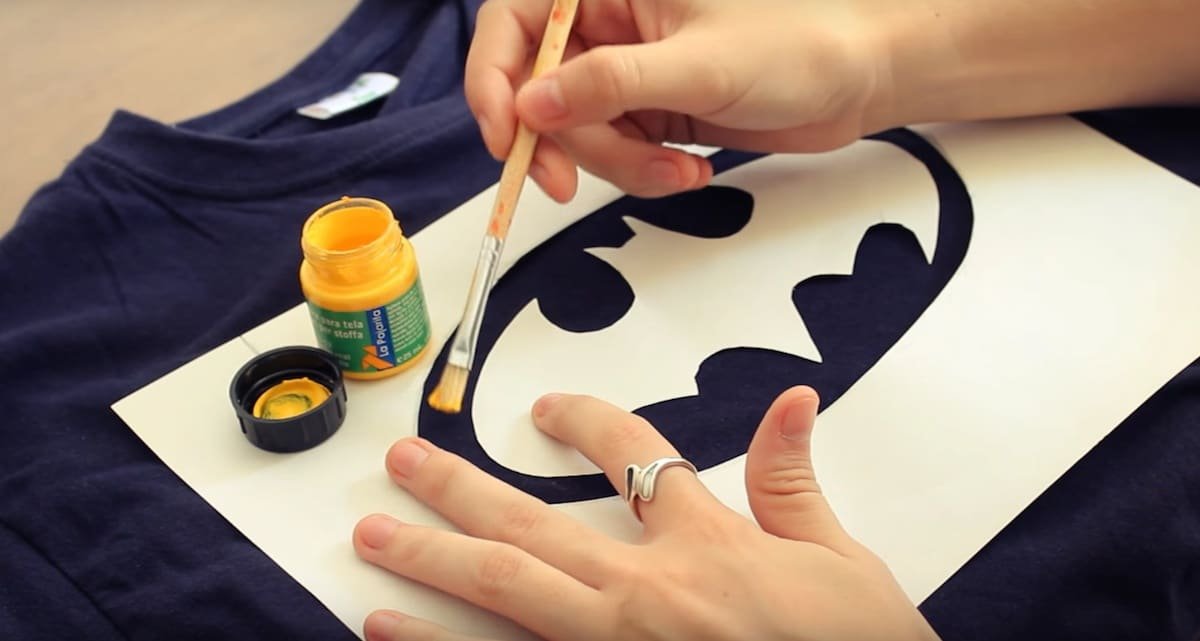 Aprende Cómo Estampar Poleras en Casa: 2 Técnicas Básicas Aprende Cómo Estampar Poleras en Casa: 2 Técnicas Básicas