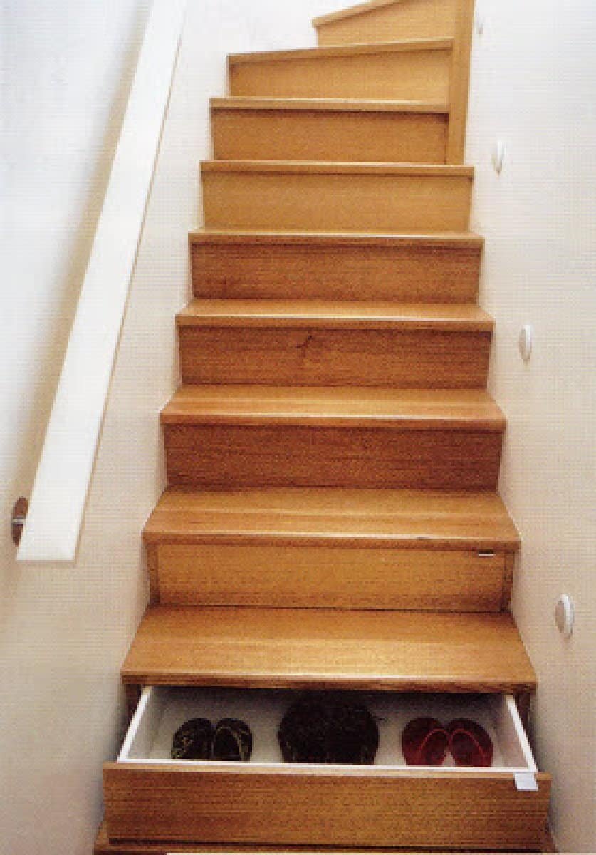 Escalera compacta: Cómo subir al primer piso sin espacio suficiente